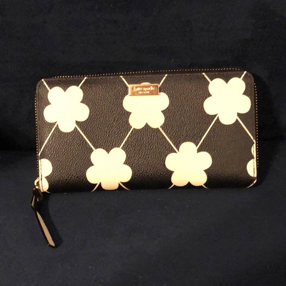 Kate Spade wallet, gently used. no inside damage
